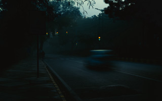Car night street greenlight motionblur - elsa bleda free wallpaper