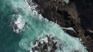 Rocky coastline waves ocean night - andrew geddes free wallpaper