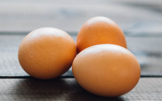 Three eggs wooden surface minimalist - edi rama free wallpaper