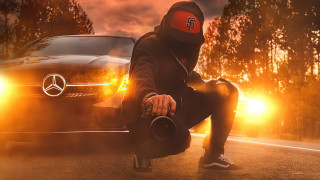 Hoodie man crouching car autumn - a hood free wallpaper