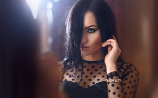 Gothic fashion portrait polka dot - the mirror free wallpaper