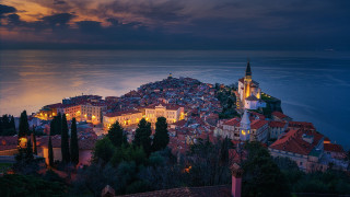 City water clock tower pagoda - cinematic landscape free wallpaper