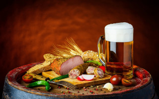 Barrel beer glass meat vegetables - a cutting board free wallpaper