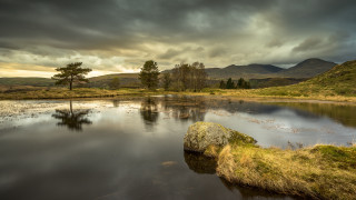 Lake mountains cloudy sky lone - mountain under a cloudy sky free wallpaper