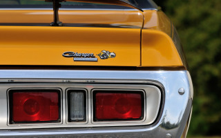 Yellow tail lights cobra emblem - a yellow car free wallpaper