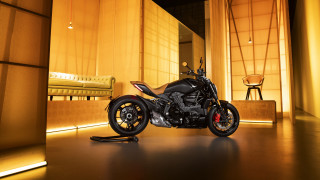 Motorcycle room neoclassicism digital rendering - a bench in the background free wallpaper