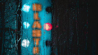 Red traffic light window raindrops - daniel lieske free wallpaper