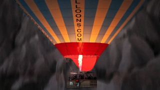 Hot air balloon lit sky - matte drawing free wallpaper for desktop