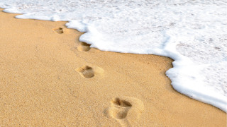 Dionisius beach footprints wave surfboard 2 - footprint free wallpaper