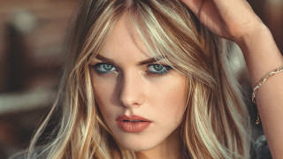 Blonde blueeyes photorealistic portrait jewelry - realistic shaded perfect face free wallpaper
