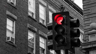 Traffic light red pole building - saturated free wallpaper