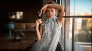 Woman dress window chain necklace - jewelry free wallpaper