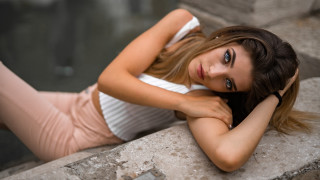 Elina karimova portrait ledge blurry - a ledge free wallpaper for desktop
