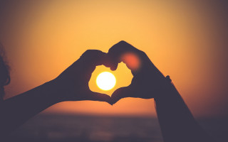 Heart hands sunset florianne becker - free light wallpaper
