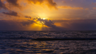 Sunset ocean clouds sunrays surfboard - cloud and sun rays free wallpaper