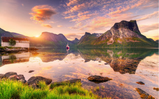 Mountain lake boat red roof - a red roof free wallpaper