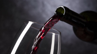 Red wine pour cao zhibai - a glass free wallpaper for desktop