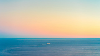 Ocean sunset hazy minimalism boat - hazy free wallpaper