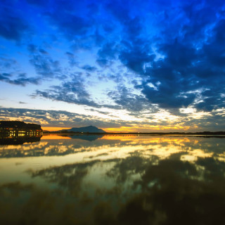Lake sunset clouds mountain distant - free sky wallpaper for tablet
