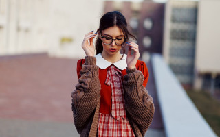 Woman glasses red dress cellphone - her ear free wallpaper for desktop