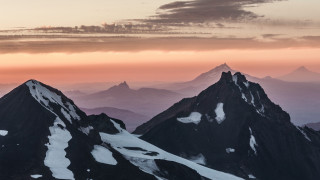 Mountain range snow pink sky 3 - widescreen free wallpaper for desktop