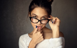 Woman glasses sweater posing nail - glass and a sweater free wallpaper