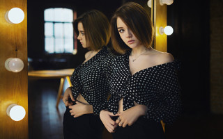 Mirror portrait elina karimova brown - the mirror free wallpaper