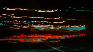 Blurry streetlight night motionblur ocean - a blurry photo of a street light free wallpaper
