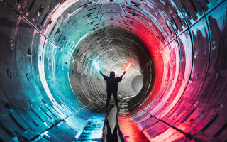 Man tunnel arms up light - sci fi free wallpaper