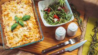 Casserole salad knife cuttingboard fork - a fork free wallpaper