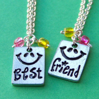 Best friend necklaces smile green - microscopic free wallpaper for tablet