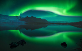Aurora borealis lake mountains reflection - aurora free wallpaper