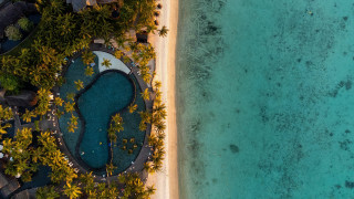 Beach pool resort island jigsaw - aerial free wallpaper
