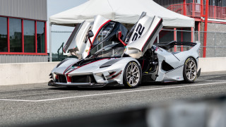 White sports car open doors 6 - a red building free wallpaper