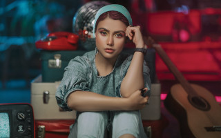 Woman sitting suitcase guitar fashion - a suitcase free wallpaper