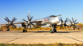 Silver airplane runway dieselpunks puzzle - a silver airplane free wallpaper