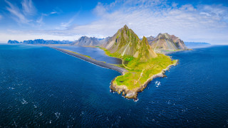 Island ocean mountains aurora beach - an island in the middle of the ocean free wallpaper