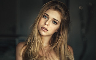 Eszter mattioni blonde blue eyes 3 - a mirror behind her free wallpaper