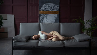 Woman couch man blonde sleeping - carol bove free wallpaper