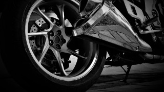 Motorcycle chrome wheel triangle blackwhite - hard surface free wallpaper for desktop