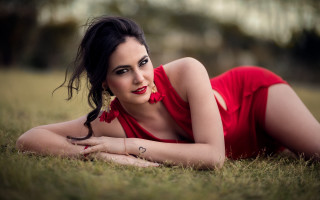 Woman red dress grass portrait - her eye free wallpaper