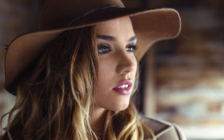 Woman cowboyhat blonde portrait blurry - celia fiennes free wallpaper