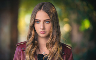 Blonde woman leather jacket christmas - a green background and trees free wallpaper for desktop