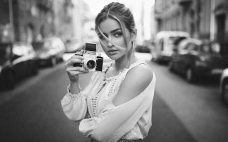 Woman camera city street blurry - drew tucker free wallpaper