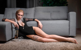 Woman blackbodysuit couch tattoo alcohol - a black bodysuit free wallpaper