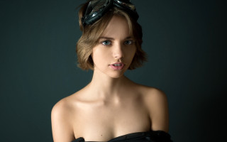 Black dress black hat green - chernik free wallpaper