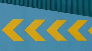 Yellow arrow opposite directions blue - opposite direction free wallpaper