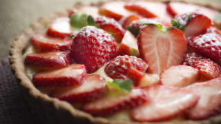 Strawberry mint pie food photography - a tablecloth free wallpaper