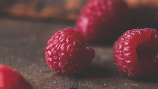 Raspberries banana tiltshift blurry background - berry free wallpaper