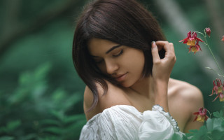 Woman white dress flower giantess - her ear free wallpaper